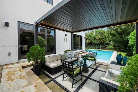 House in Miami, Florida 4 bedrooms, 284.84 sq.m. № 2064820 - photo 27