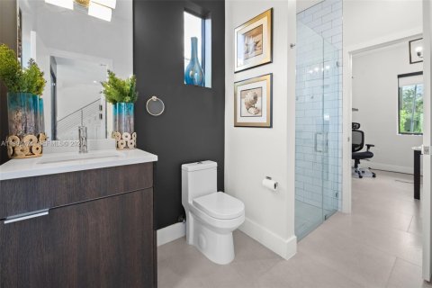 House in Miami, Florida 4 bedrooms, 284.84 sq.m. № 2064820 - photo 26