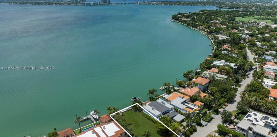 Земельный участок в Майами-Бич, Флорида № 2034314