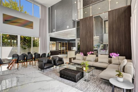 House in Doral, Florida 5 bedrooms, 356.84 sq.m. № 2045957 - photo 6