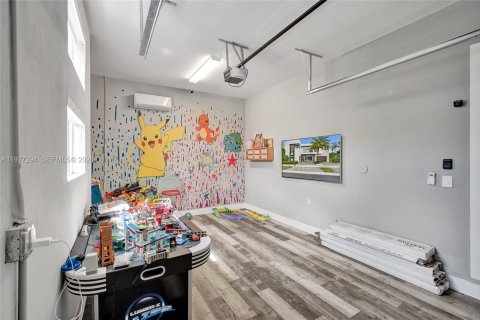 House in Doral, Florida 5 bedrooms, 356.84 sq.m. № 2045957 - photo 25