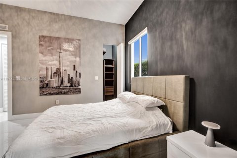 House in Doral, Florida 5 bedrooms, 356.84 sq.m. № 2045957 - photo 30