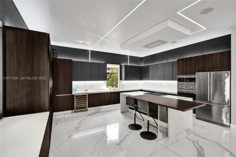 House in Doral, Florida 5 bedrooms, 356.84 sq.m. № 2045957 - photo 17