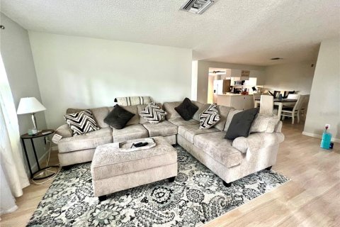 Condo in New Port Richey, Florida, 2 bedrooms  № 1771620 - photo 7