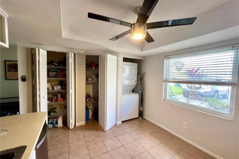 Condo in New Port Richey, Florida, 2 bedrooms  № 1771620 - photo 4