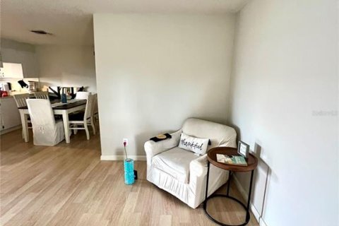 Condo in New Port Richey, Florida, 2 bedrooms  № 1771620 - photo 8