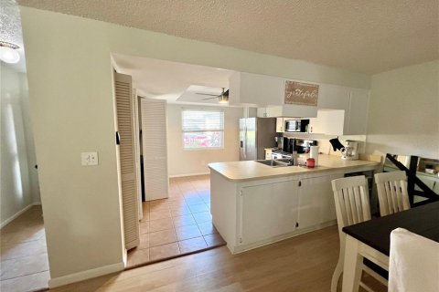Condo in New Port Richey, Florida, 2 bedrooms  № 1771620 - photo 5