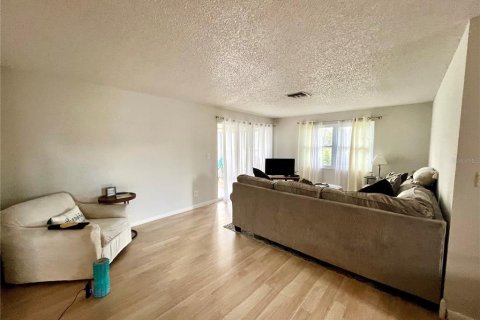 Condo in New Port Richey, Florida, 2 bedrooms  № 1771620 - photo 9
