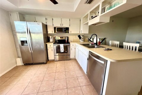 Condo in New Port Richey, Florida, 2 bedrooms  № 1771620 - photo 3