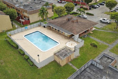 Townhouse in Miami, Florida 2 bedrooms, 59.36 sq.m. № 2011319 - photo 8