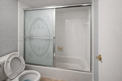 Townhouse in Miami, Florida 2 bedrooms, 59.36 sq.m. № 2011319 - photo 5