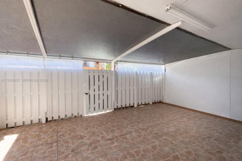 Townhouse in Miami, Florida 2 bedrooms, 59.36 sq.m. № 2011319 - photo 6