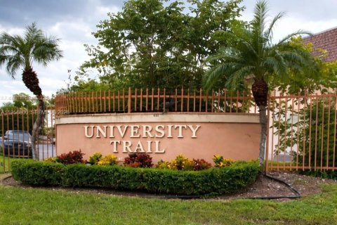 Townhouse in Miami, Florida 2 bedrooms, 59.36 sq.m. № 2011319 - photo 7