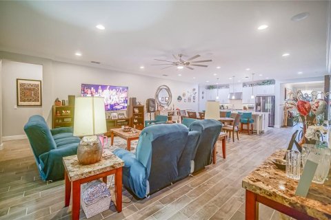 House in Orlando, Florida 4 bedrooms, 271.37 sq.m. № 2218506 - photo 13