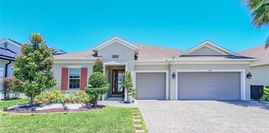 House in Orlando, Florida 4 bedrooms, 271.37 sq.m. № 2218506