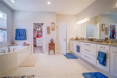 House in Orlando, Florida 4 bedrooms, 271.37 sq.m. № 2218506 - photo 21