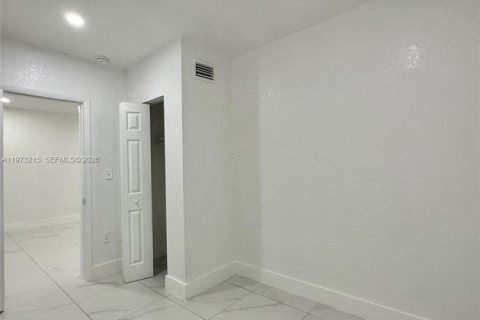 Appartement à louer à Miami, Floride: 2 chambres, 69.68 m2 № 2033261 - photo 16