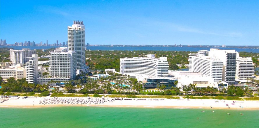 Estudio en el Condominio en Miami Beach, Florida  № 1944490