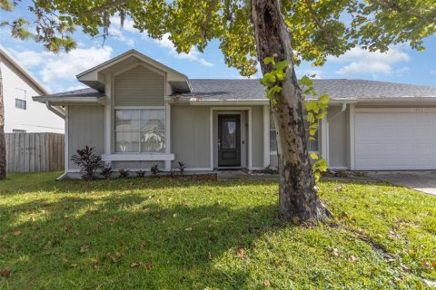House in Orlando, Florida 4 bedrooms, 189.43 sq.m. № 1918046 - photo 2