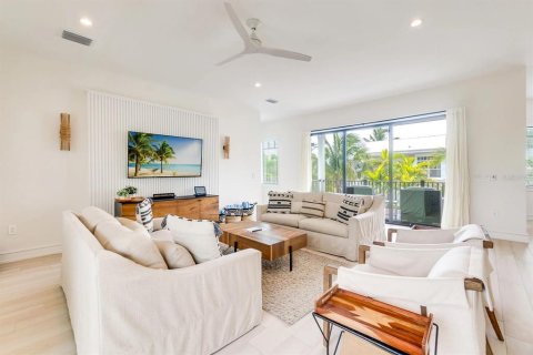 House in Holmes Beach, Florida 9 bedrooms, 371.05 sq.m. № 1541041 - photo 8