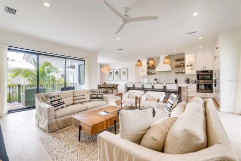House in Holmes Beach, Florida 9 bedrooms, 371.05 sq.m. № 1541041 - photo 7