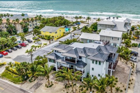 House in Holmes Beach, Florida 9 bedrooms, 371.05 sq.m. № 1541041 - photo 4