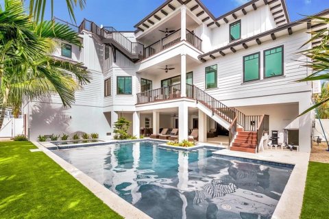 House in Holmes Beach, Florida 9 bedrooms, 371.05 sq.m. № 1541041 - photo 2