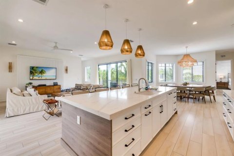 House in Holmes Beach, Florida 9 bedrooms, 371.05 sq.m. № 1541041 - photo 15