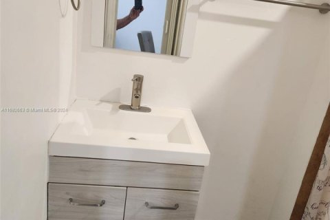 Immobilier commercial à louer à Cutler Bay, Floride: 1 chambre, 46.45 m2 № 1946762 - photo 10