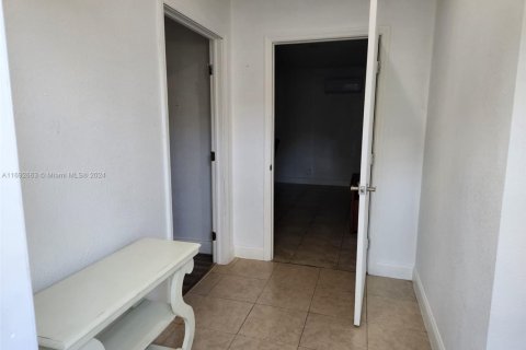 Immobilier commercial à louer à Cutler Bay, Floride: 1 chambre, 46.45 m2 № 1946762 - photo 2
