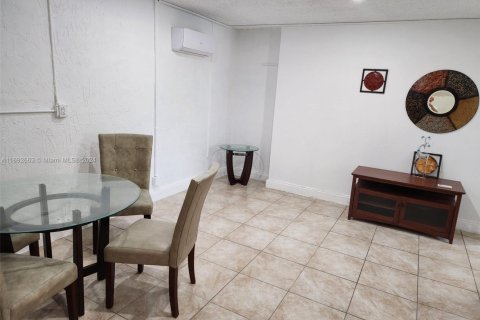 Immobilier commercial à louer à Cutler Bay, Floride: 1 chambre, 46.45 m2 № 1946762 - photo 1