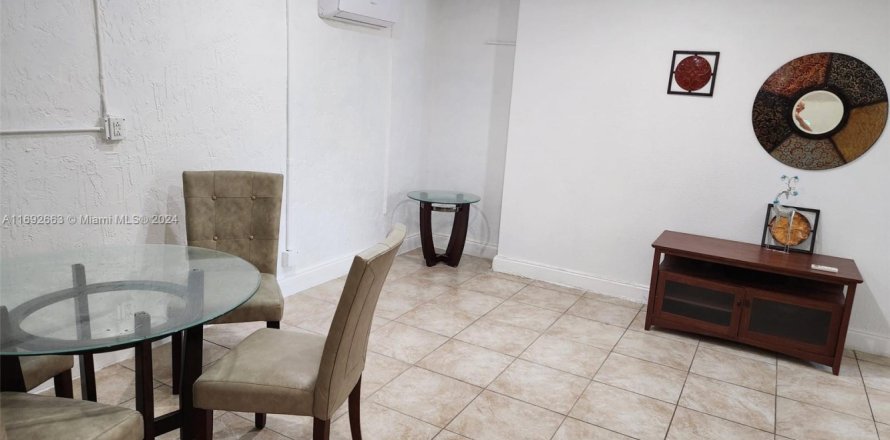 Immobilier commercial à Cutler Bay, Floride 1 chambre, 46.45 m2 № 1946762