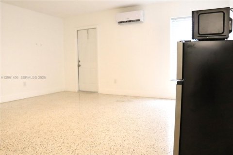 Commercial property in Miami, Florida 1 bedroom, 23.23 sq.m. № 2246678 - photo 6