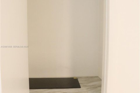 Commercial property in Miami, Florida 1 bedroom, 23.23 sq.m. № 2246678 - photo 7