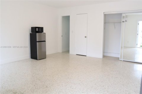 Commercial property in Miami, Florida 1 bedroom, 23.23 sq.m. № 2246678 - photo 3