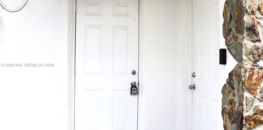Commercial property in Miami, Florida 1 bedroom, 23.23 sq.m. № 2246678