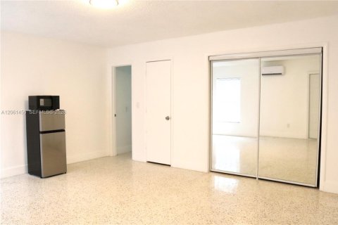 Commercial property in Miami, Florida 1 bedroom, 23.23 sq.m. № 2246678 - photo 5