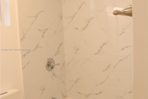 Commercial property in Miami, Florida 1 bedroom, 23.23 sq.m. № 2246678 - photo 9