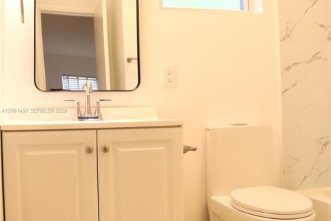 Commercial property in Miami, Florida 1 bedroom, 23.23 sq.m. № 2246678 - photo 8
