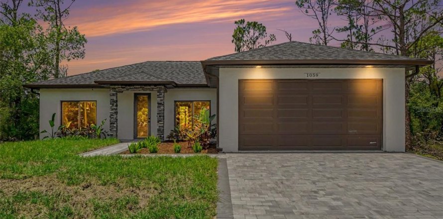 House in Port Charlotte, Florida 3 bedrooms, 138.61 sq.m. № 2151603