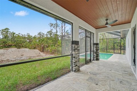 House in Port Charlotte, Florida 3 bedrooms, 138.61 sq.m. № 2151603 - photo 25
