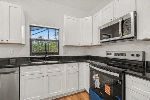 House in Port Charlotte, Florida 3 bedrooms, 138.61 sq.m. № 2151603 - photo 16