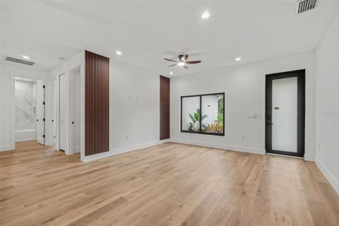 House in Port Charlotte, Florida 3 bedrooms, 138.61 sq.m. № 2151603 - photo 7