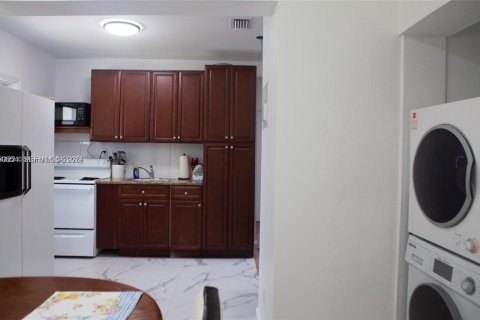 Casa en alquiler en Hollywood, Florida, 3 dormitorios, 111.11 m2 № 2028503 - foto 2