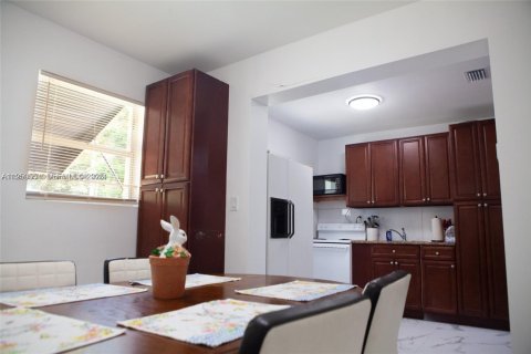 Casa en alquiler en Hollywood, Florida, 3 dormitorios, 111.11 m2 № 2028503 - foto 3