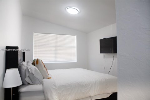 Casa en alquiler en Hollywood, Florida, 3 dormitorios, 111.11 m2 № 2028503 - foto 9