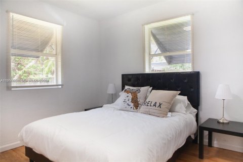 Casa en alquiler en Hollywood, Florida, 3 dormitorios, 111.11 m2 № 2028503 - foto 4