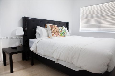 Casa en alquiler en Hollywood, Florida, 3 dormitorios, 111.11 m2 № 2028503 - foto 8