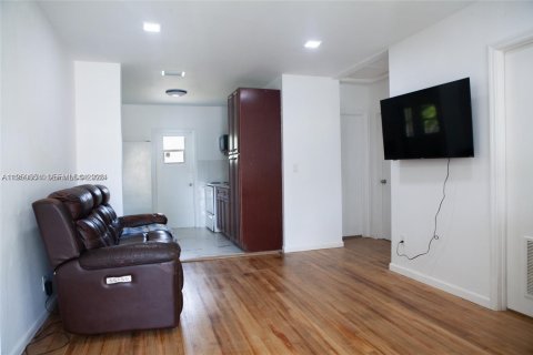 Casa en alquiler en Hollywood, Florida, 3 dormitorios, 111.11 m2 № 2028503 - foto 13