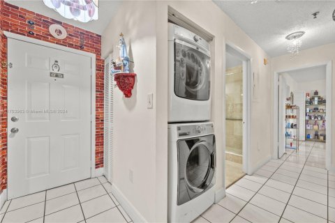 Copropriété à vendre à Miami, Floride: 2 chambres, 92.9 m2 № 1729520 - photo 14